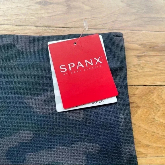 Spanx Look at Me Now Seamless Leggings - Black Camo - Picture 7 of 9